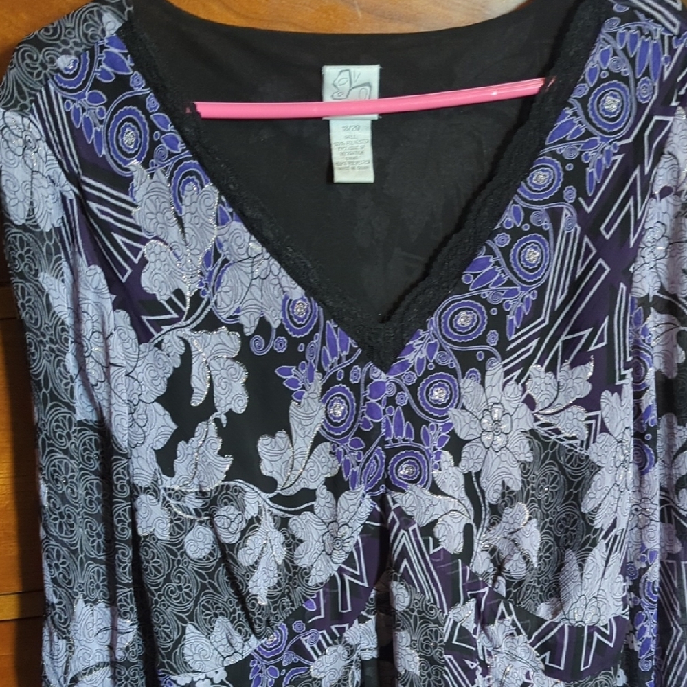 Black and Purple Floral V-Neck Top ,18/20. NWOT.  Never Worn  SALE
